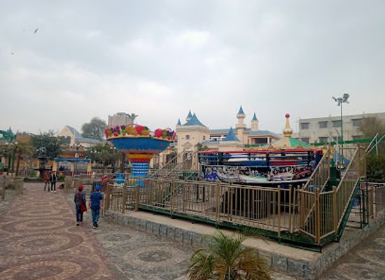 pakistan/cholistan-desert/attraction/ss-world-family-park-model-town-bahawalpur