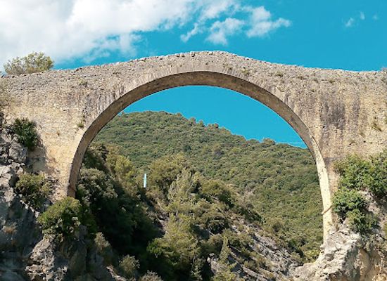 spain/pyrenees-mountains/attraction/pont-de-llierca