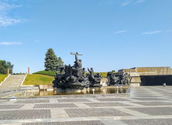 ukraine/donetsk/attraction/ukrainian-motherland-monument