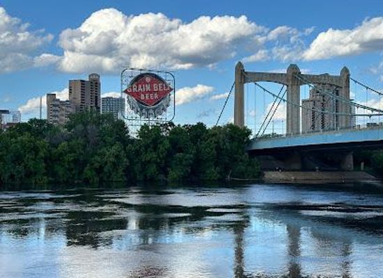 minnesota/twin-cities-metropolitan-area/attraction/hennepin-avenue-bridge