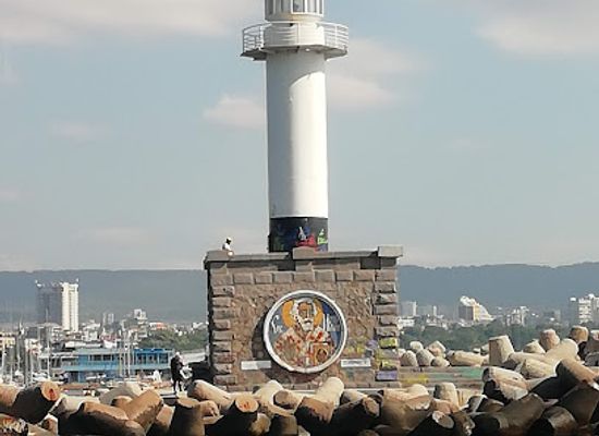 bulgaria/varna/tsentar/attraction/varna-seaport-lighthouse