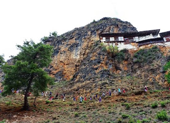 bhutan/tsirang/attraction/drakarpo