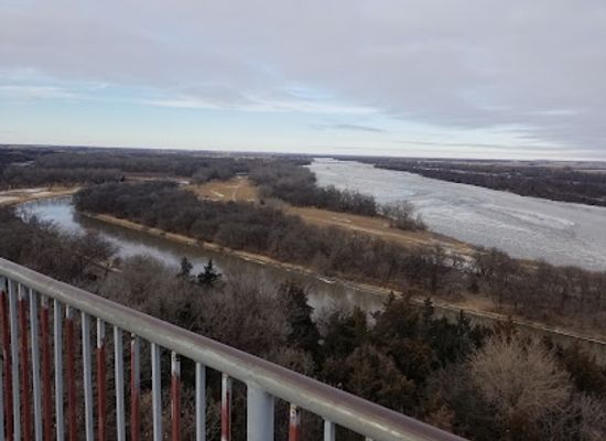 nebraska/platte-river-state-park/attraction/e-t-mahoney-state-park-activity-center-venture-climb-and-seasonal-ice-skating-rink