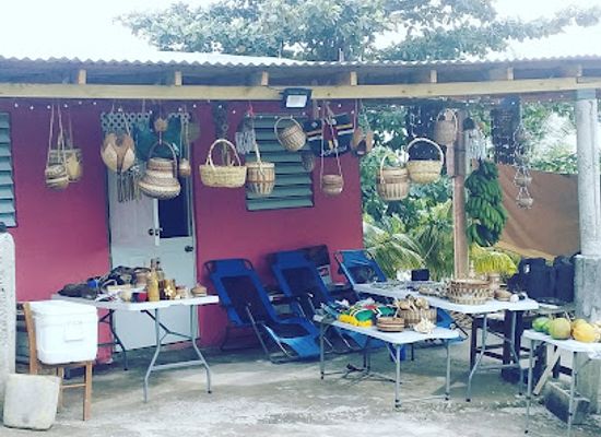 dominica/indian-river/attraction/j-n-bush-bar-and-craft-shop