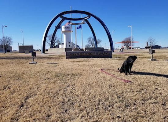 kansas/great-bend-sand-prairie/attraction/b-29-memorial-plaza