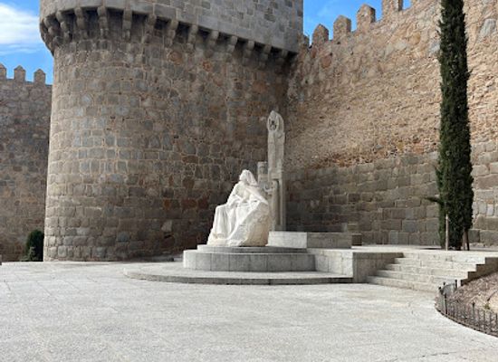 spain/avila/attraction/escultura-del-poder-del-senor