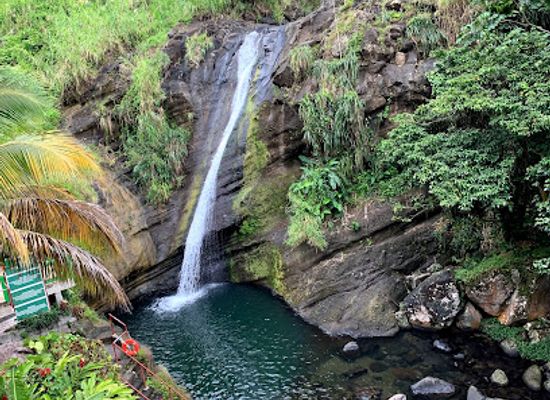 grenada/seven-sisters-falls/attraction/l-ance-aux-epines-lighthouse
