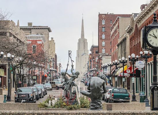 wisconsin/la-crosse/attraction/ho-chunk-la-crosse-players-statue