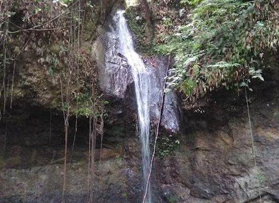 saint-lucia/malgretoute/attraction/la-haut-waterfall