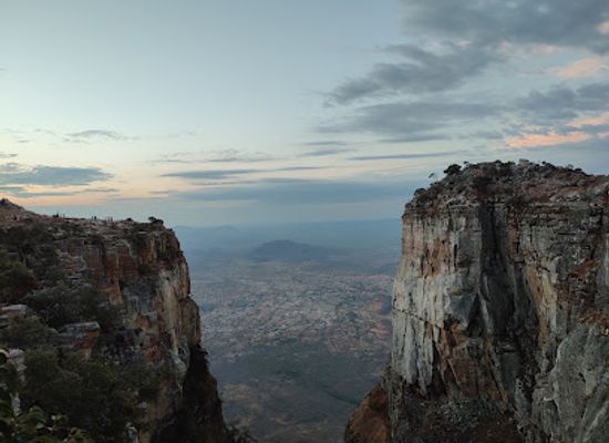 angola/lower-congo-basin/attraction/tundavala-gap