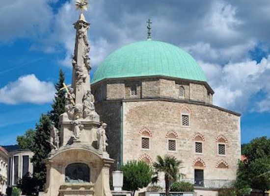 hungary/pecs/attraction/downtown-candlemas-church-of-the-blessed-virgin-mary