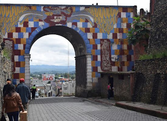 guatemala/chichicastenango-market/attraction/arco-gucumatz