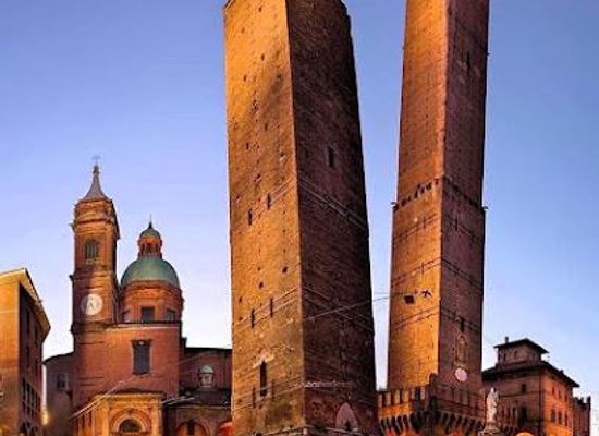 italy/bologna/attraction/two-towers