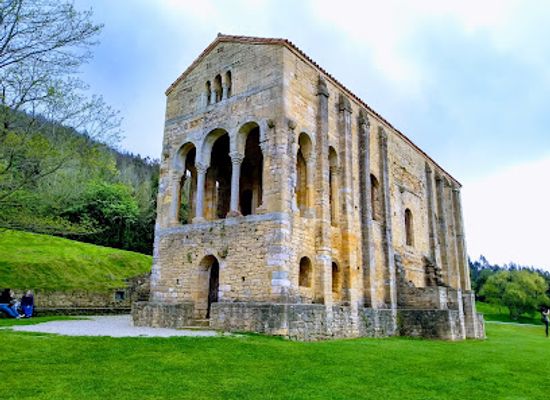 spain/asturias/attraction/iglesia-de-santa-maria-del-naranco