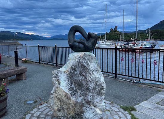 united-kingdom/isle-of-skye/attraction/teko-the-otter-sculpture-by-laurence-broderick