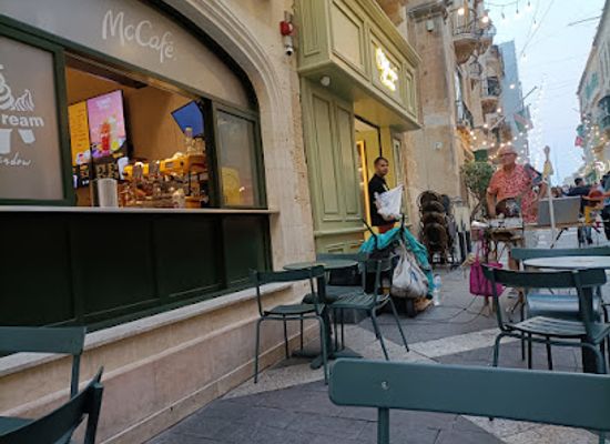 malta/marsamxett-harbour/attraction/malti-guy-jamming-permanently-at-mcdonald-s