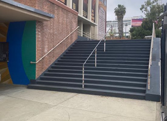 california/hollywood/sunset-strip/attraction/hollywood-high-steps