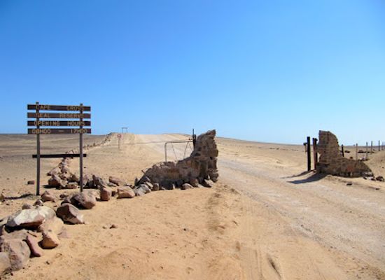 namibia/skeleton-coast/attraction/cape-cross-gate