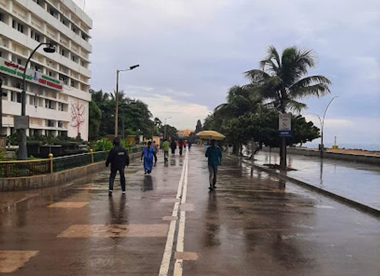 india/puducherry/promenade-beach/attraction/happy-street