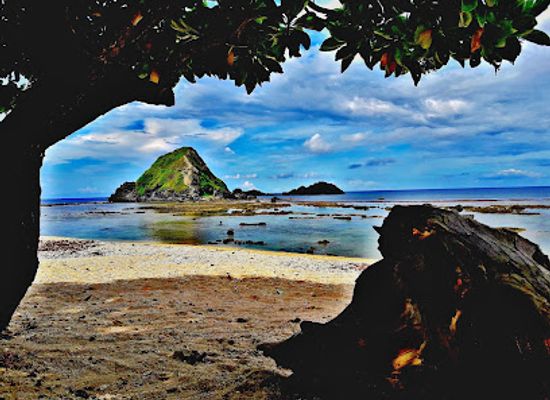 philippines/ilocos-norte/attraction/dos-hermanos-island