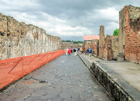 italy/pompeii/attraction/tempio-della-fortuna-augusta