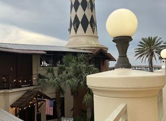 florida/destin/attraction/noah-heather-present-maximum-magic