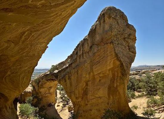 utah/vernal/attraction/moonshine-arch