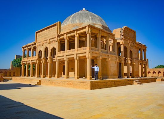pakistan/sindh/attraction/tomb-of-mirza-isa-khan-tarkhan-ii