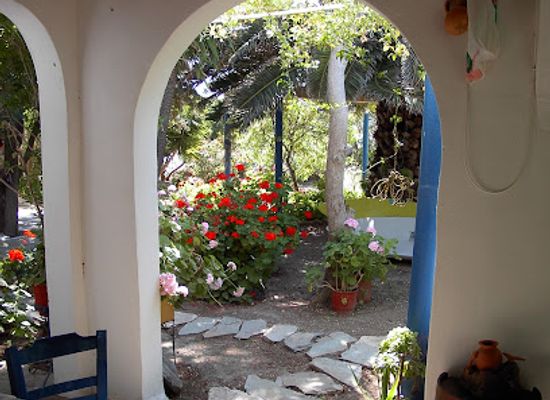 greece/paros/attraction/to-perivoli-tou-gyalou