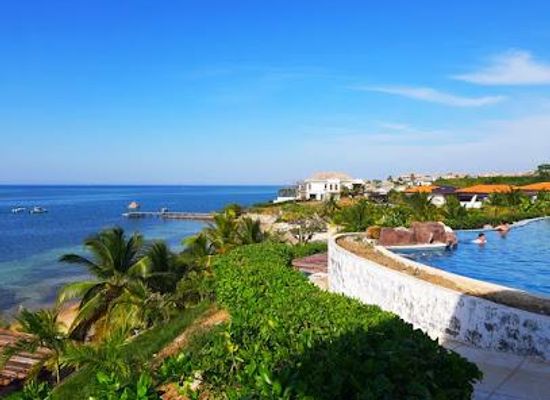 honduras/cayos-cochinos/attraction/black-pearl-golf-course-and-beach-club