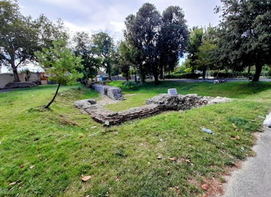 albania/vlora-coast/attraction/the-wall-ruins-of-the-ancient-city-of-aulon-vlore