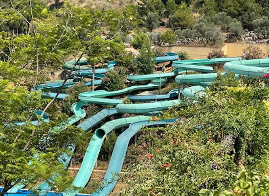 lebanon/chouf/attraction/waves-aqua-park