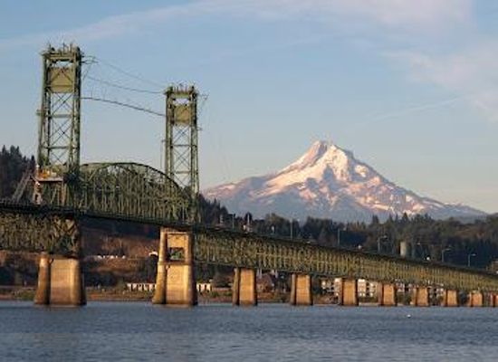 oregon/columbia-river-gorge/attraction/port-of-hood-river