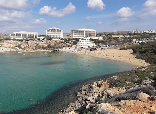 malta/ramla-bay/attraction/riviera-beach-yanindaki-kumsal
