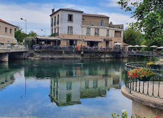 france/provence/attraction/fontaine-de-vaucluse