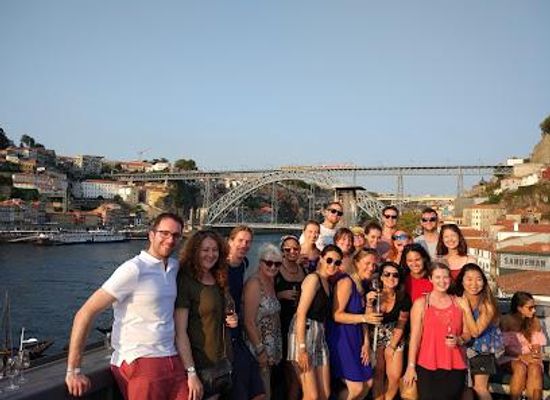 portugal/minho/attraction/porto-walkers