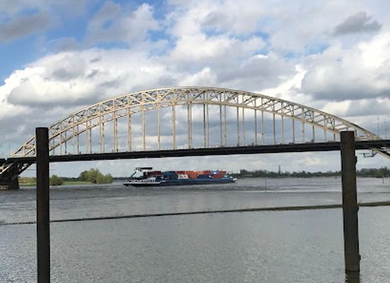 netherlands/gelderland/attraction/mid-point-at-the-glass-plate-of-all-basements-in-arnhem