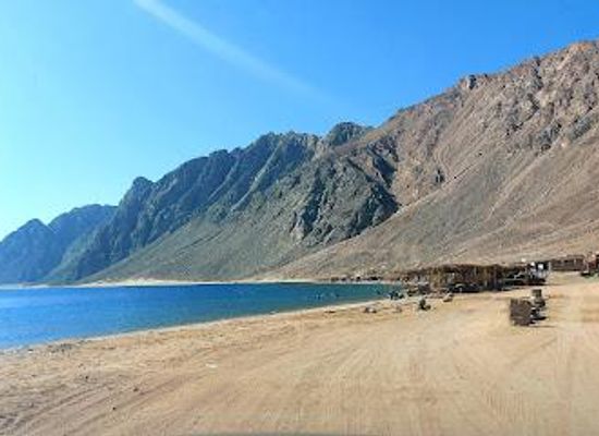 egypt/dahab/attraction/three-pools-dive-site