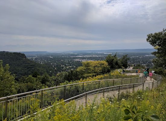 wisconsin/la-crosse/attraction/grandad-bluff-park