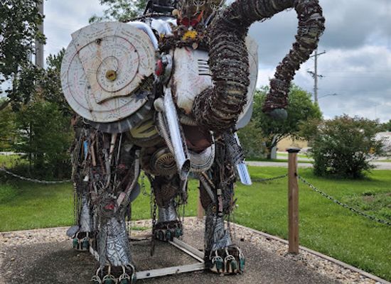 illinois/northern-illinois/attraction/crazy-presidential-elephant
