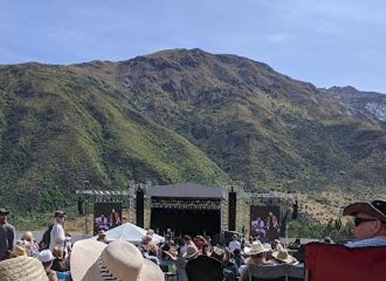 new-zealand/otago/attraction/gibbston-valley-winery-concert-venue