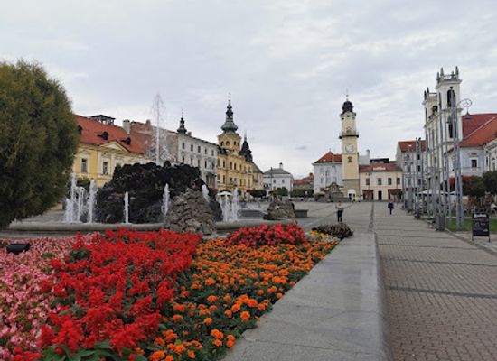 slovakia/banska-bystrica-region/attraction/soviet-romanian-army-dead-heroes-memorial-or-monument-to-the-fallen-heroes-of-the-soviet-and-romanian-armies