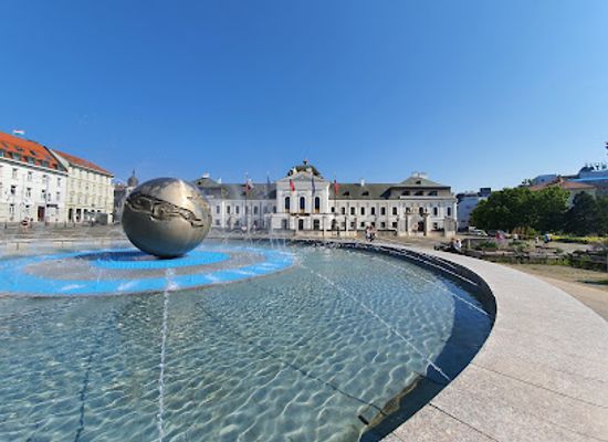 slovakia/bratislava/bratislava-castle-hrad/attraction/planet-of-peace-fountain