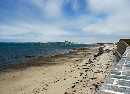 guernsey/brecqhou/attraction/portelet-bay