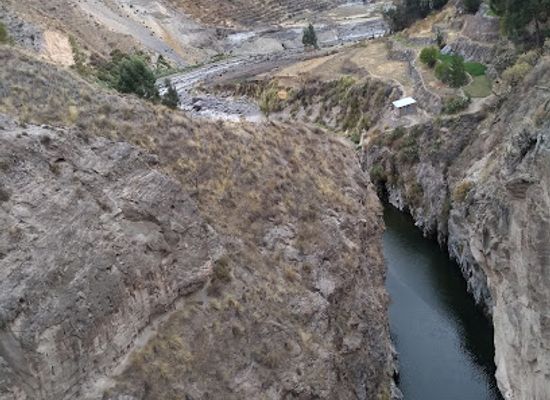 peru/colca-canyon/attraction/chininea-hanging-grave