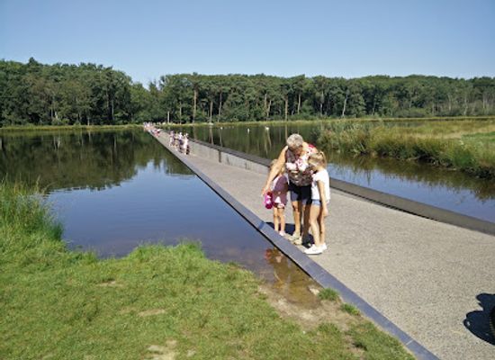 belgium/limburg/attraction/cycling-through-water-bokrijk