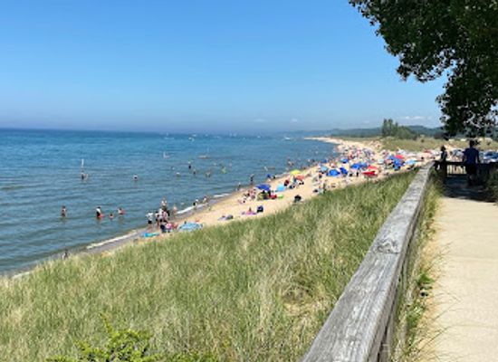 michigan/saugatuck/attraction/oval-beach