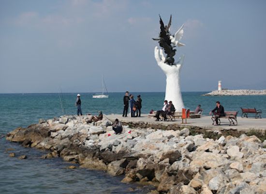 turkiye/kusadasi/guzelcamli/attraction/el-heykeli