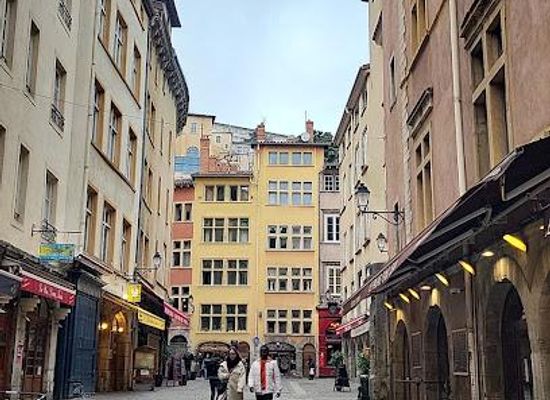 france/lyon/attraction/rue-saint-jean