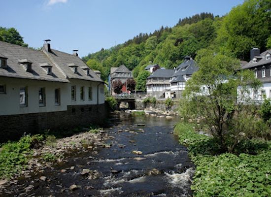 germany/monschau/attraction/mittleres-rurtal-mit-den-felsbildungen-der-perdsley-und-wiselsley